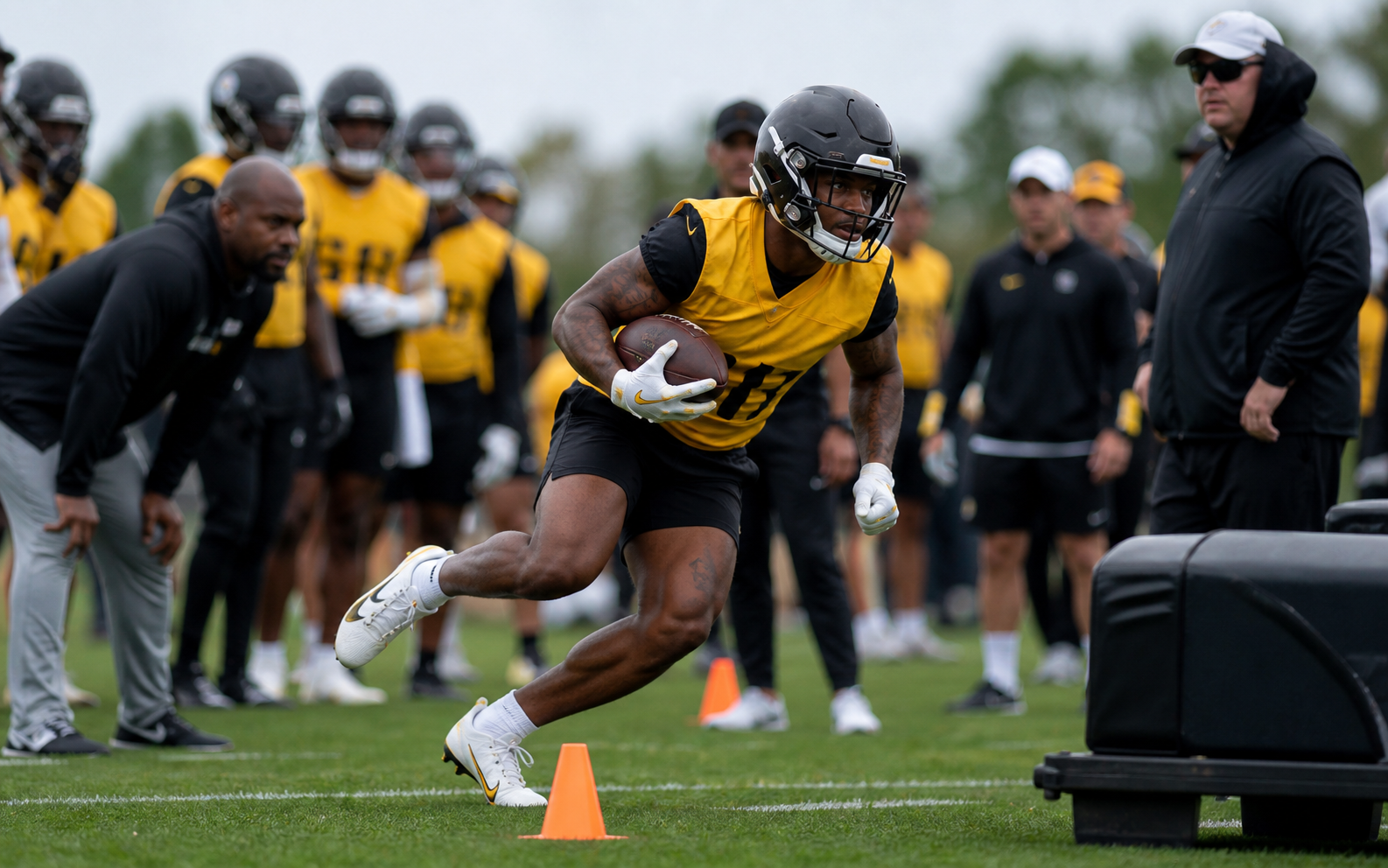 Steelers' second-year RB turning heads at OTAs - Steelers Wire